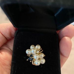 Gold ring with pearls, sapphires, diamond chip